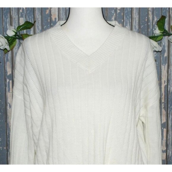 Shein Ladies White Knit Sweater M Stretch Long Sleeve V-Neck Casual Comfortable - Picture 2 of 7